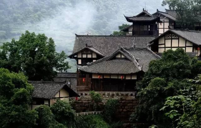 想打造出细腻、不浮粉的底妆,有哪些不能忽视的小技巧?-专注解决你的疑惑